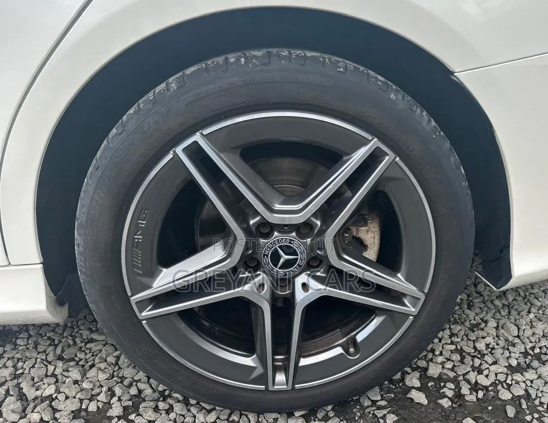 Mercedes-Benz C200 2019 White