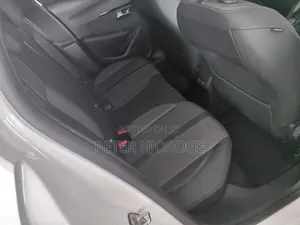 Peugeot 208 2021 White