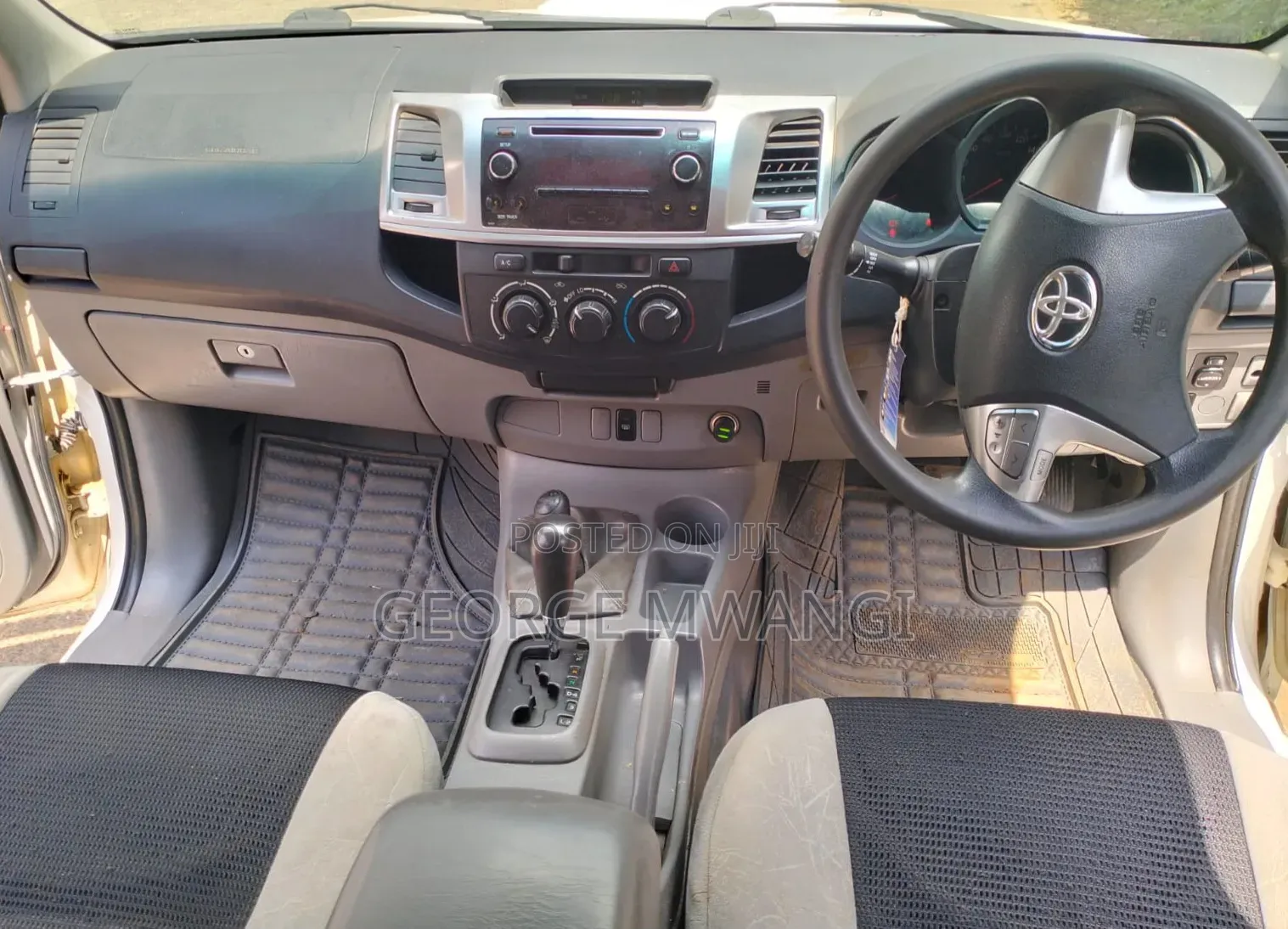 Toyota Hilux 2009 White