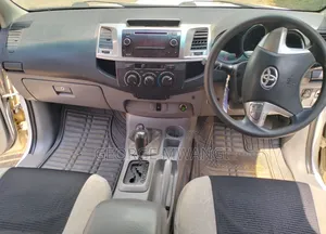 Toyota Hilux 2009 White