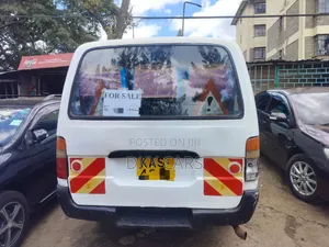 Toyota HiAce 2005 White