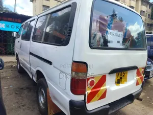 Toyota HiAce 2005 White