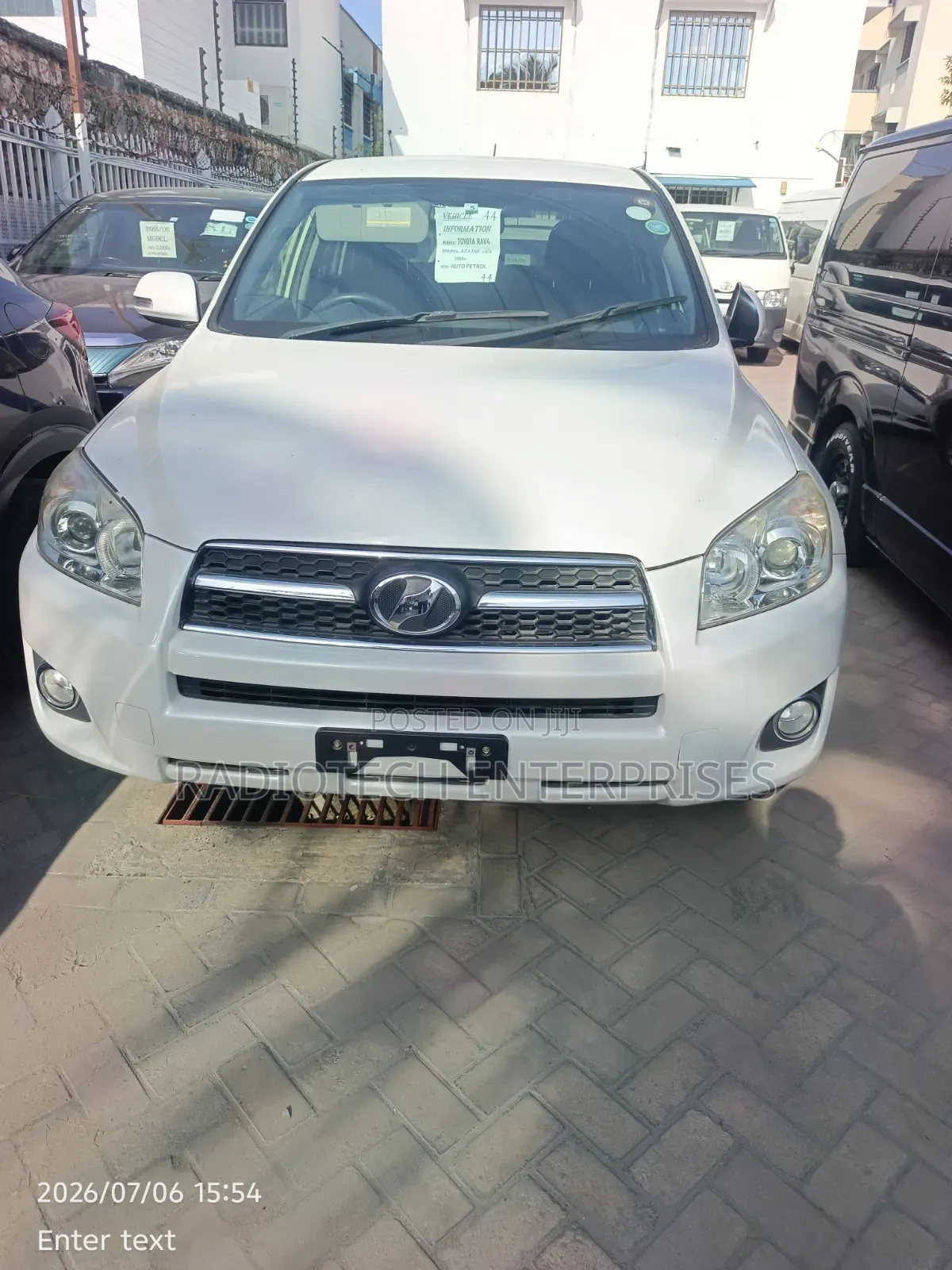 Toyota RAV4 LE AWD (2.5L 4cyl 6A) 2016 White