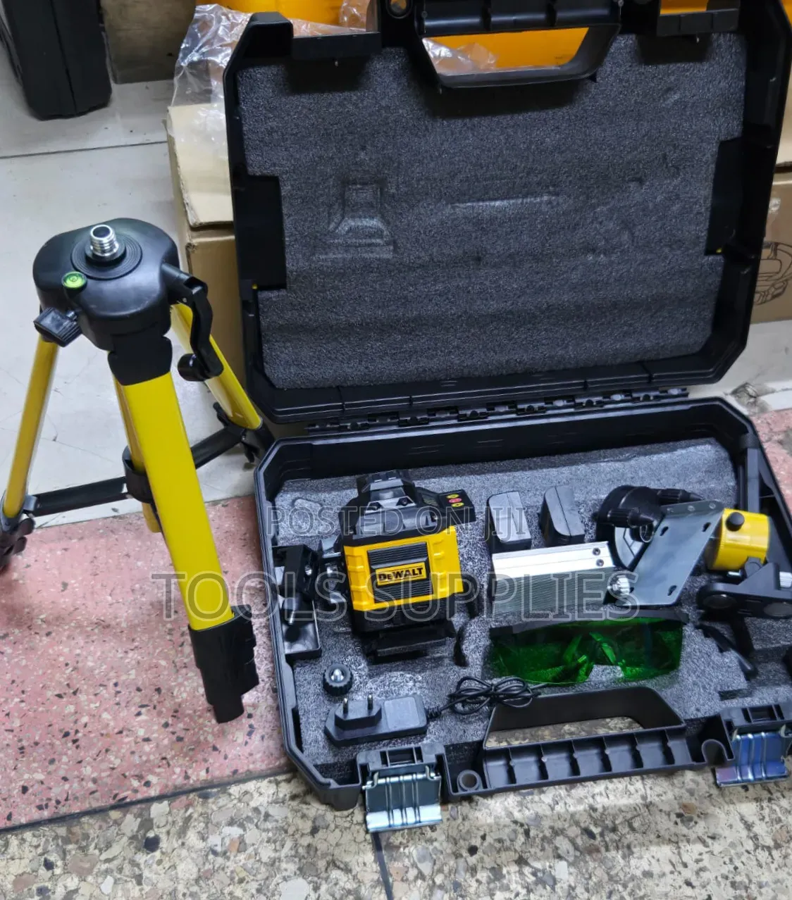 Laser Level With Stand /Dewalt Laser Level