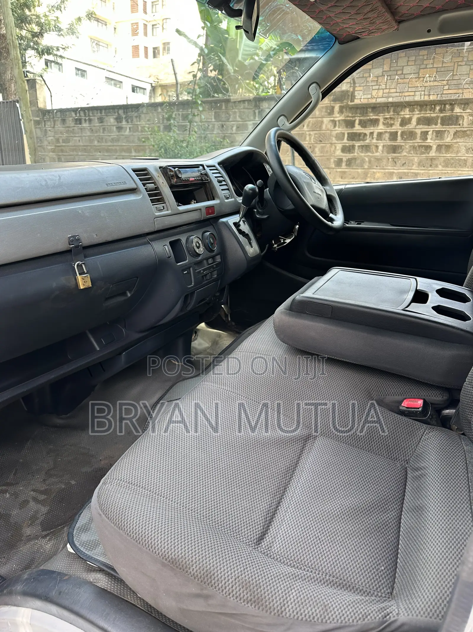 Toyota HiAce 2014 White