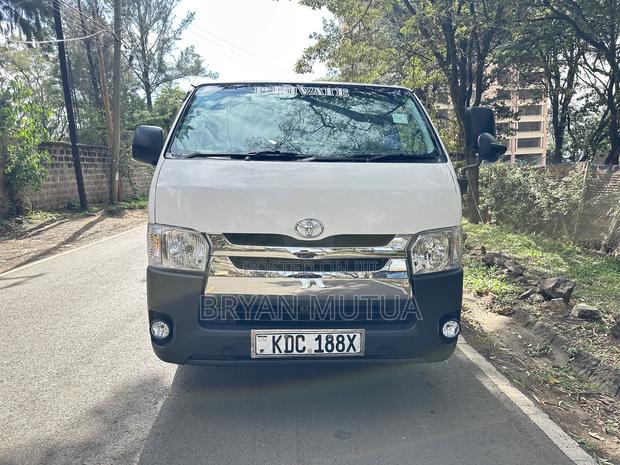 Toyota HiAce 2014 White