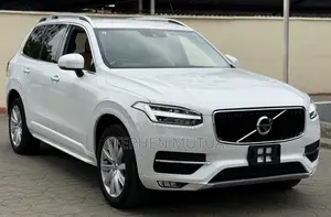 Volvo XC90 T5 Momentum 7 Passenger AWD 2020 White