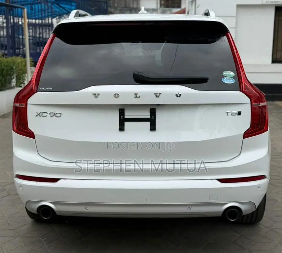 Volvo XC90 T5 Momentum 7 Passenger AWD 2020 White