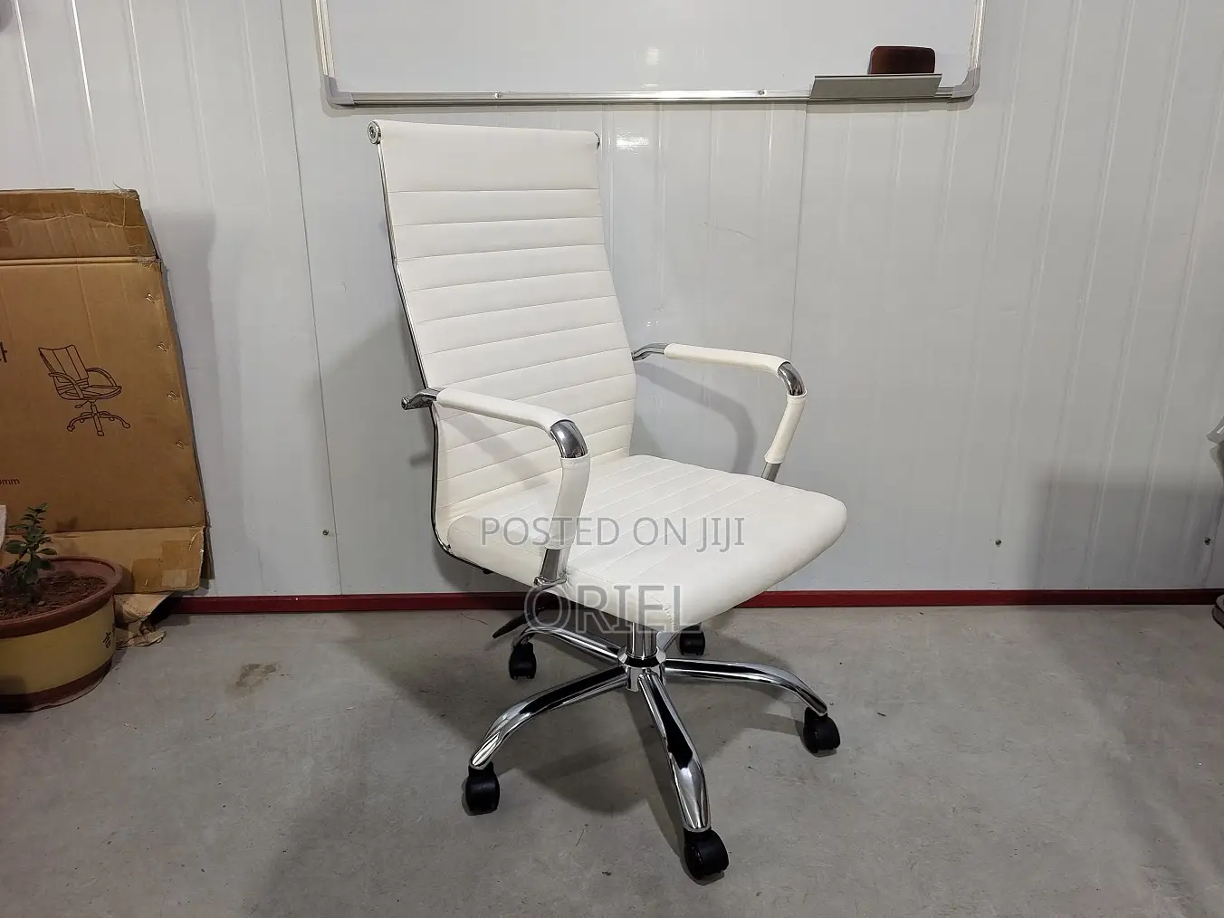 Office Chair : White High Back Leather Chair