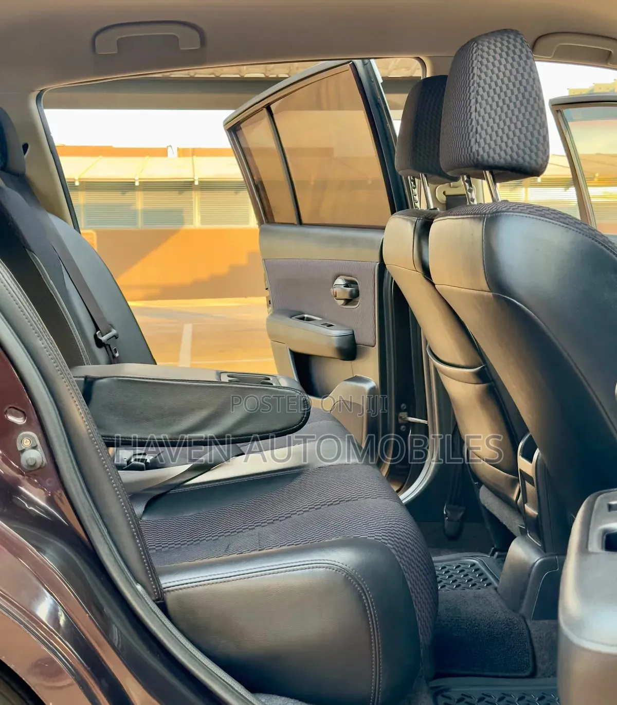 Nissan Tiida 2012 Brown