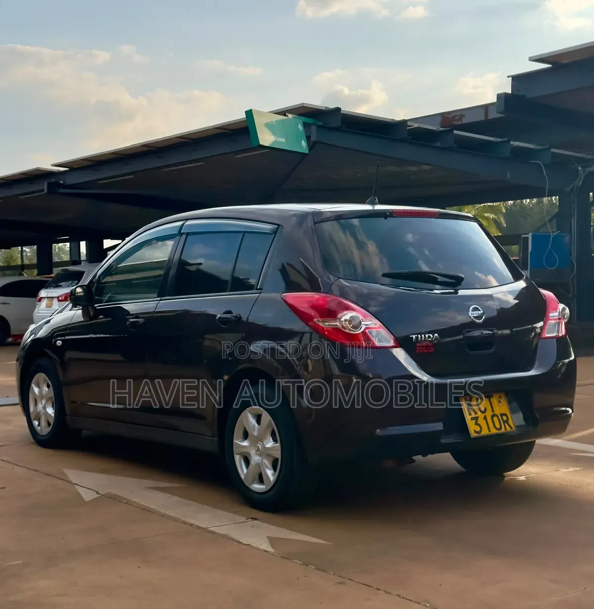 Nissan Tiida 2012 Brown