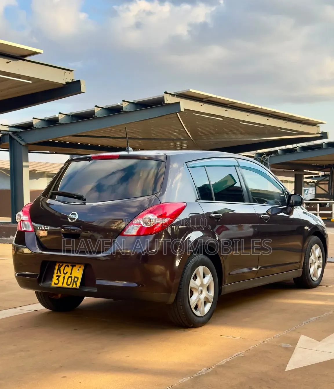 Nissan Tiida 2012 Brown