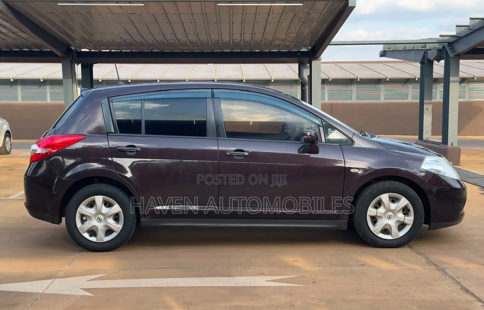 Nissan Tiida 2012 Brown