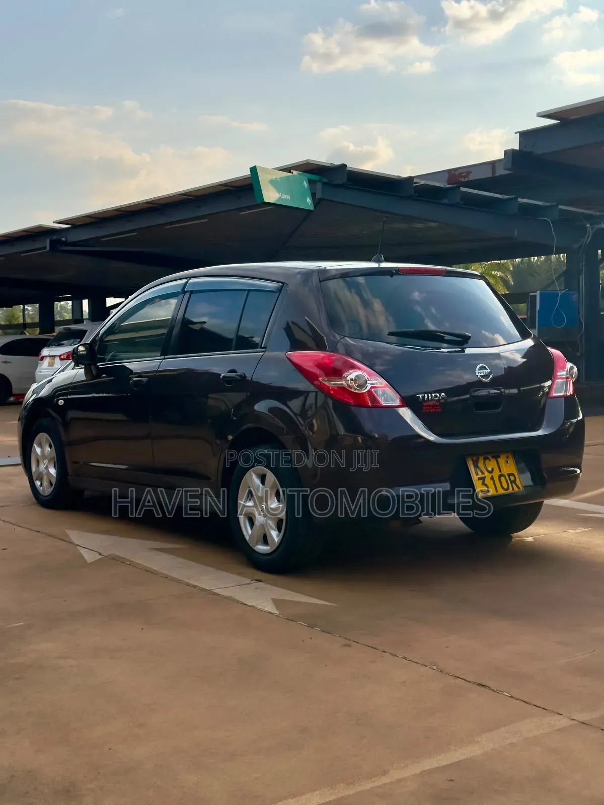 Nissan Tiida 2012 Brown