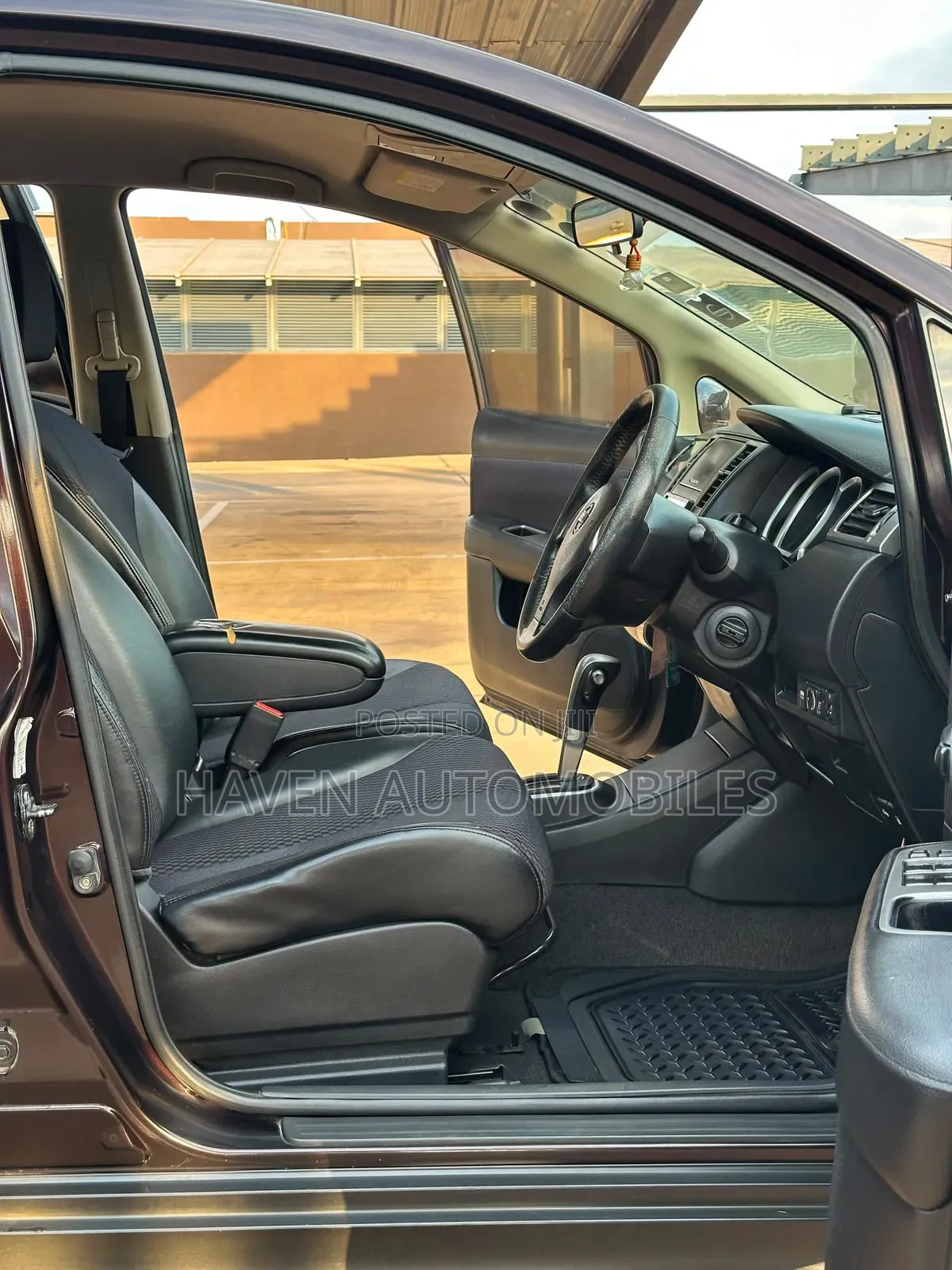 Nissan Tiida 2012 Brown