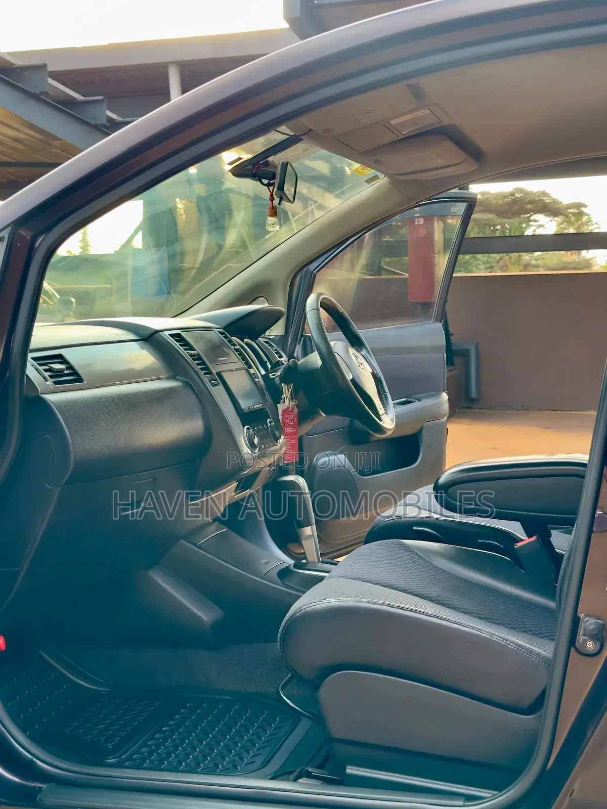 Nissan Tiida 2012 Brown