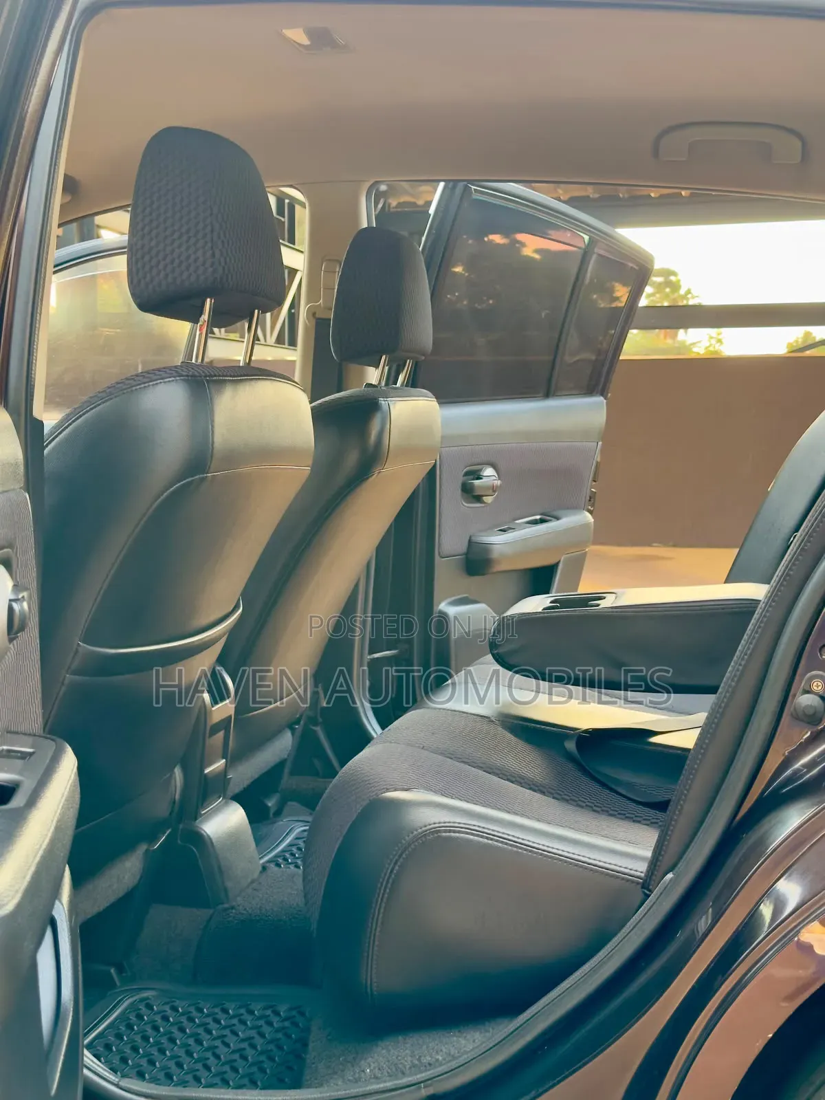Nissan Tiida 2012 Brown