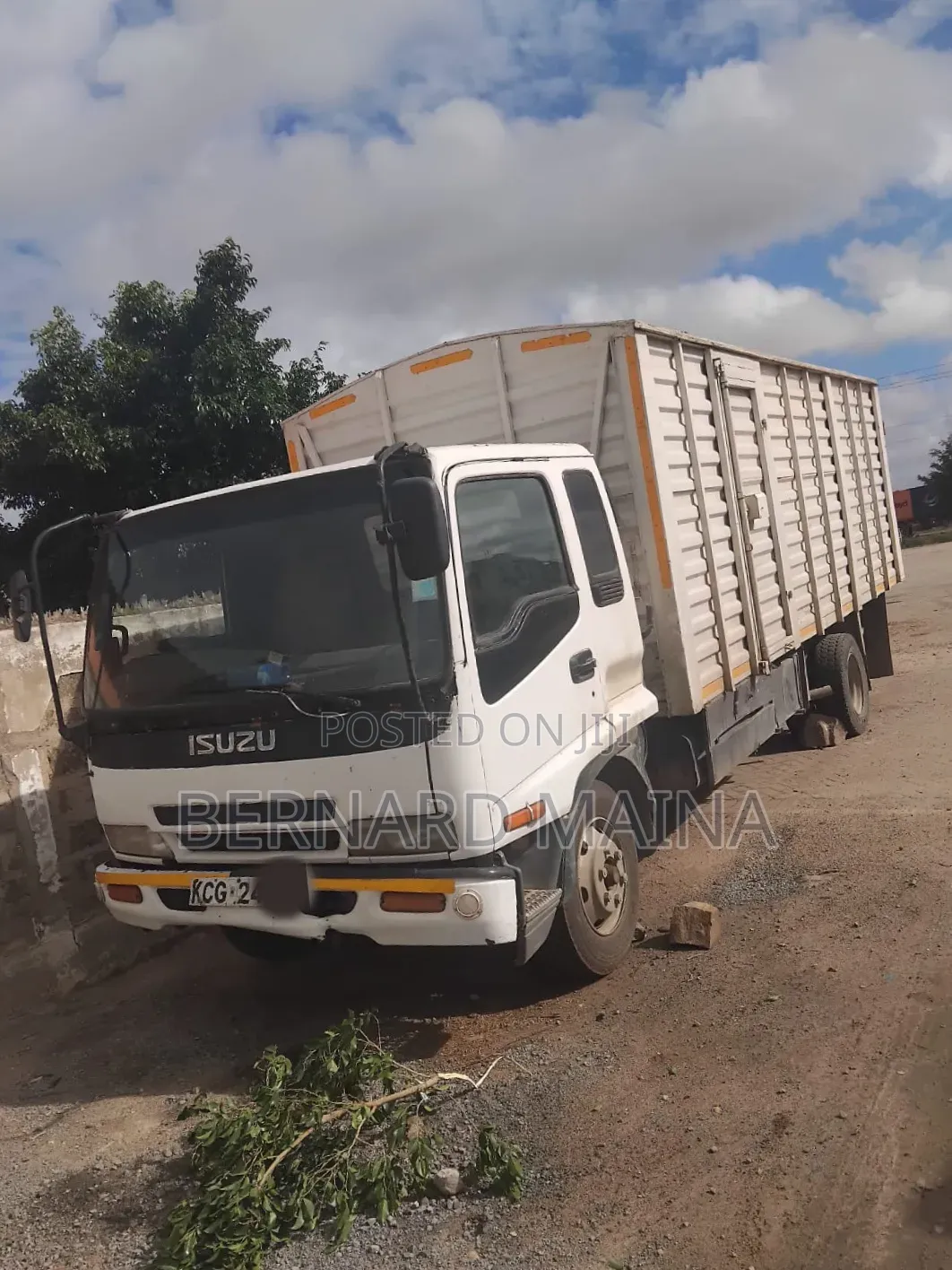 Isuzu FRR Yom 2015 White