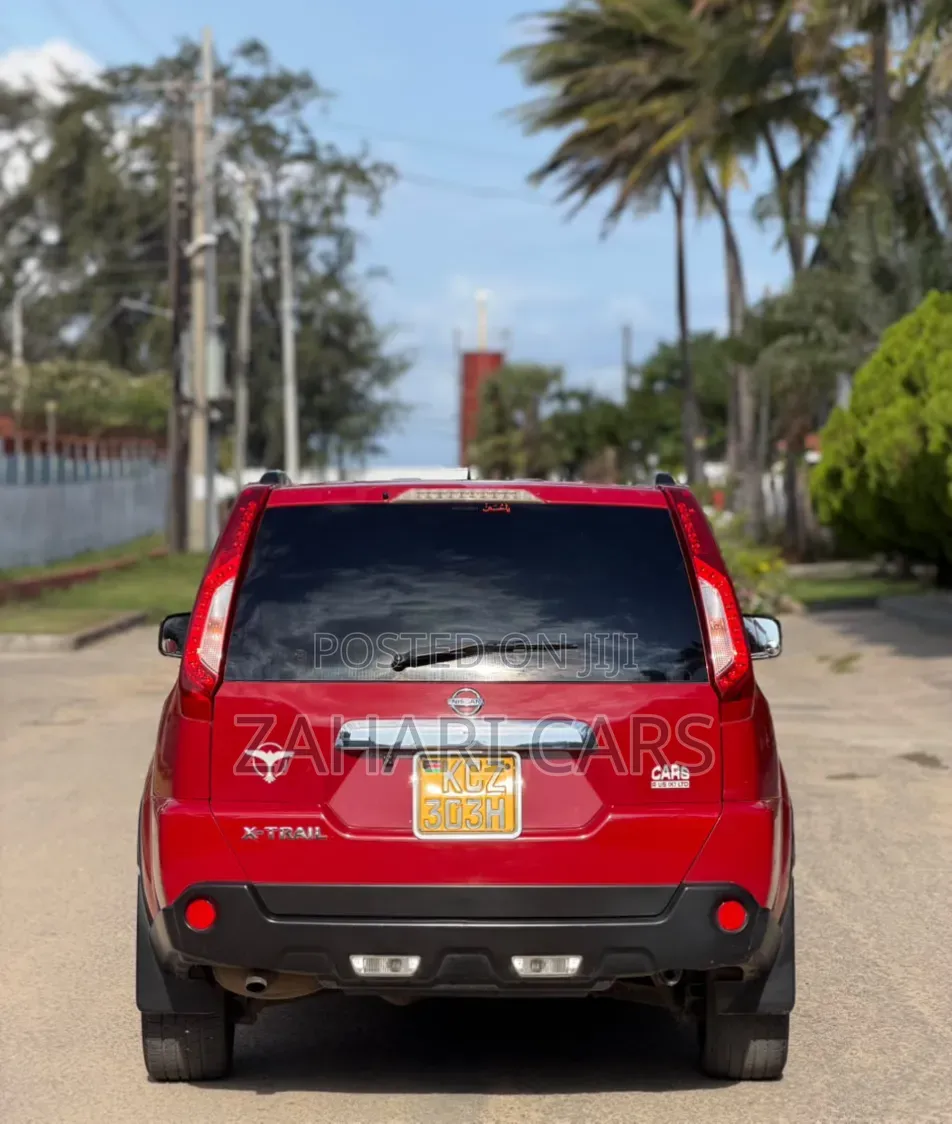 Nissan X-Trail 2013 Red
