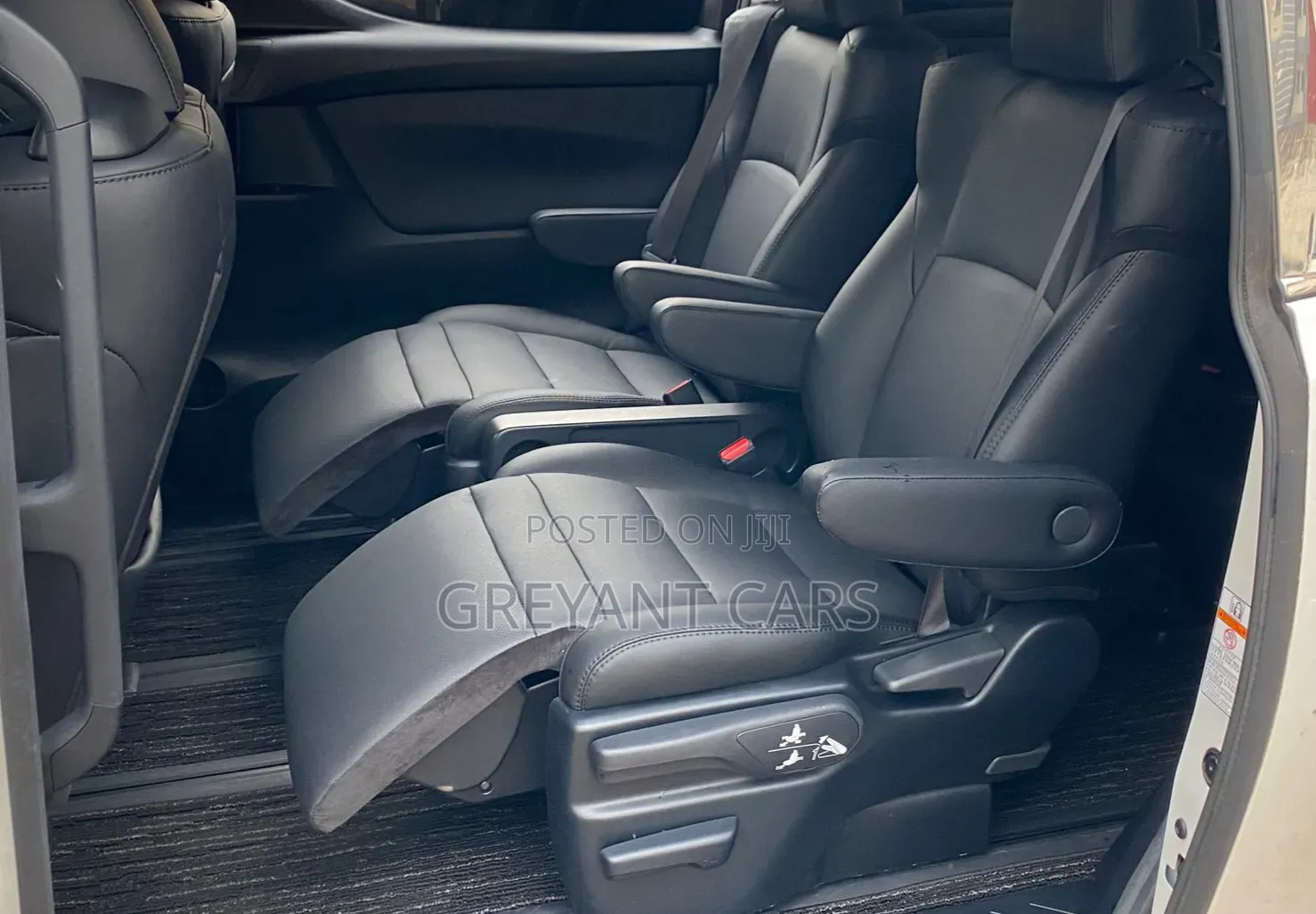 Toyota Alphard 2019 White