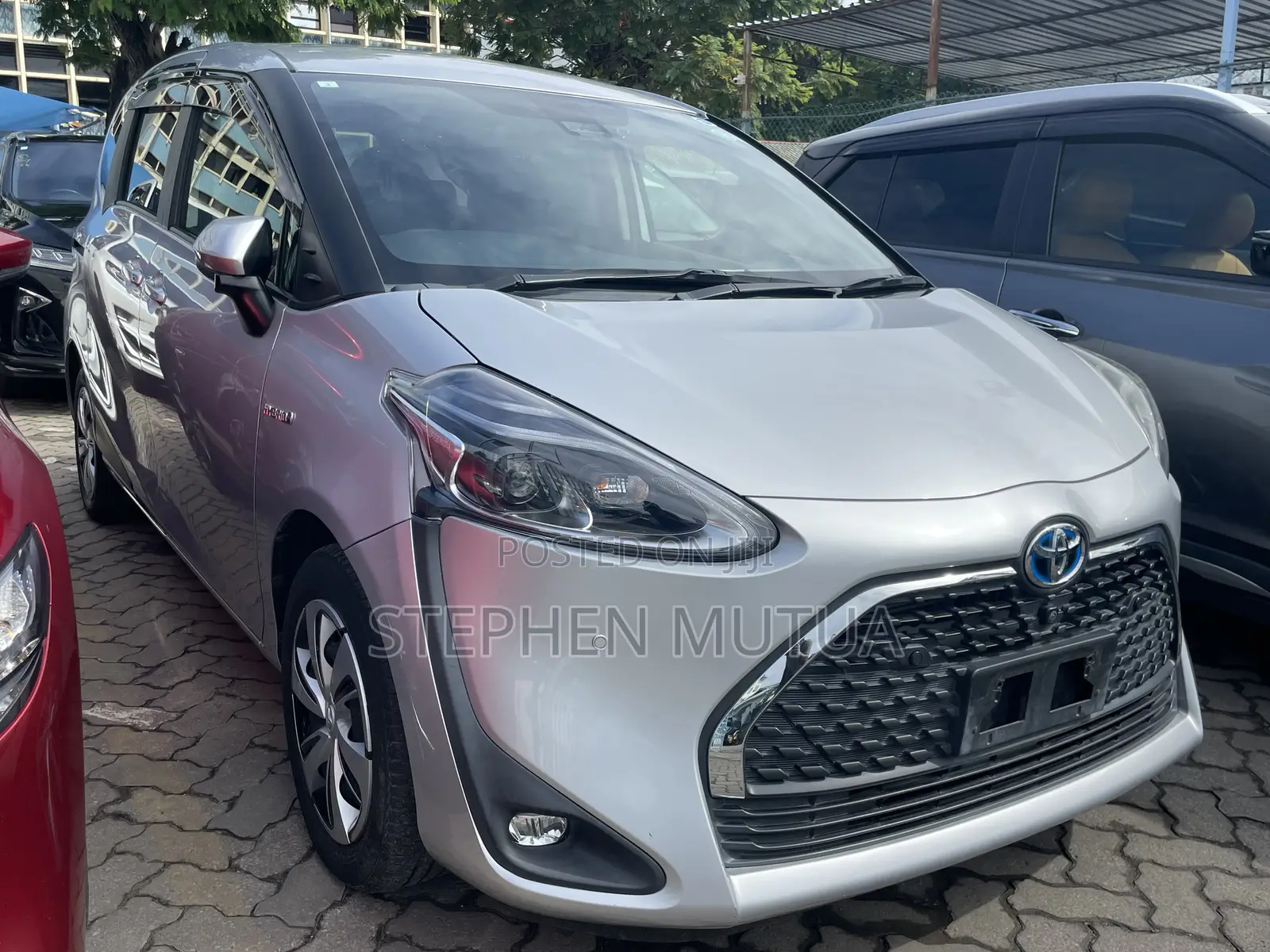 Toyota Sienta 1.5 Hybrid FWD 2019 Silver