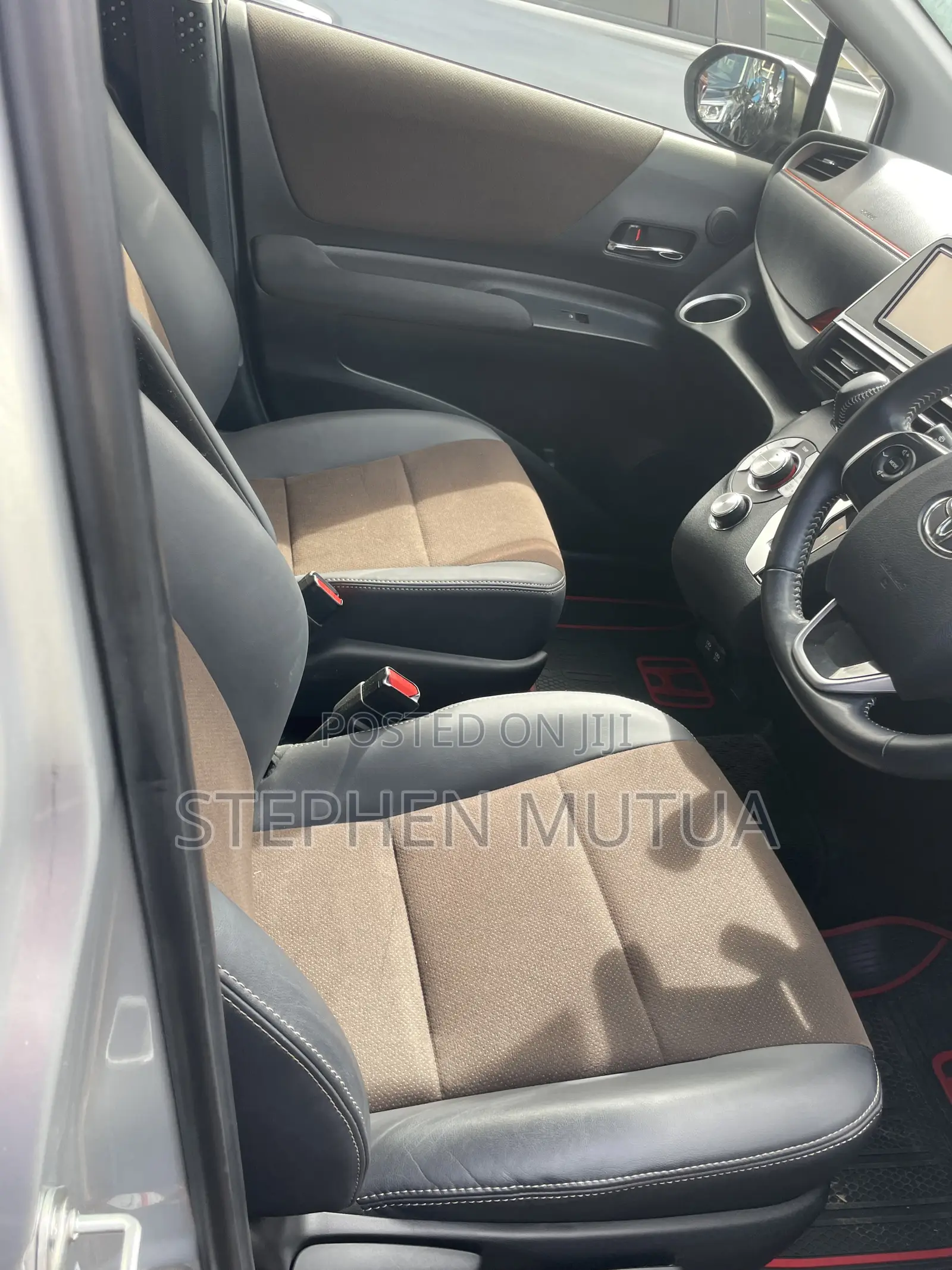 Toyota Sienta 1.5 Hybrid FWD 2019 Silver