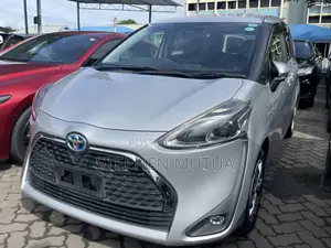 Toyota Sienta 1.5 Hybrid FWD 2019 Silver