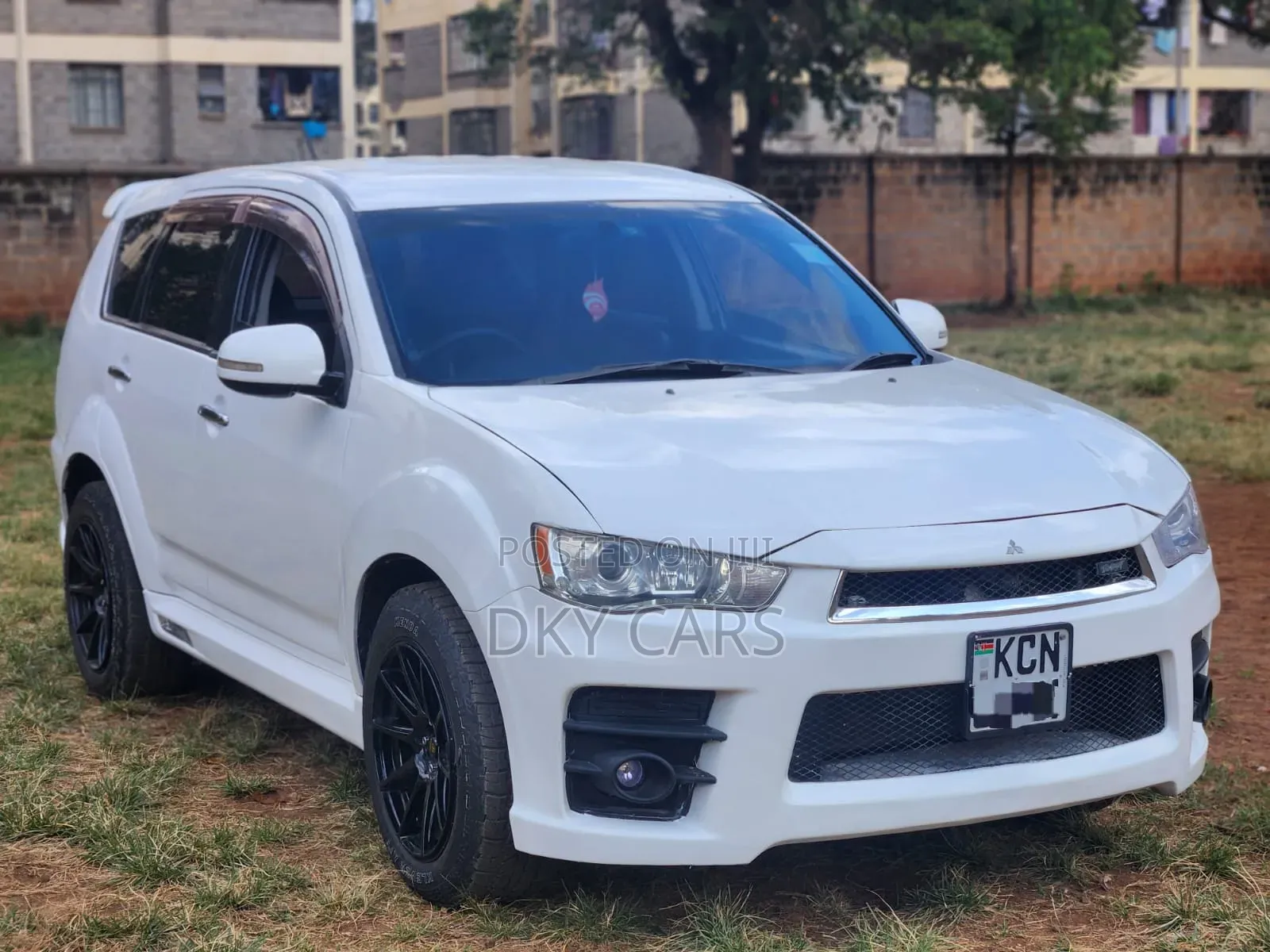 Mitsubishi Outlander 2010 White