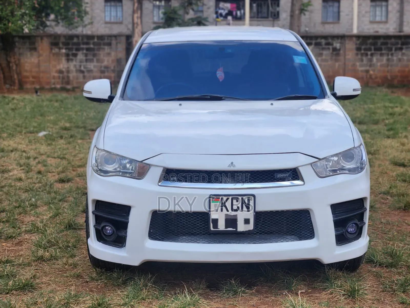 Mitsubishi Outlander 2010 White