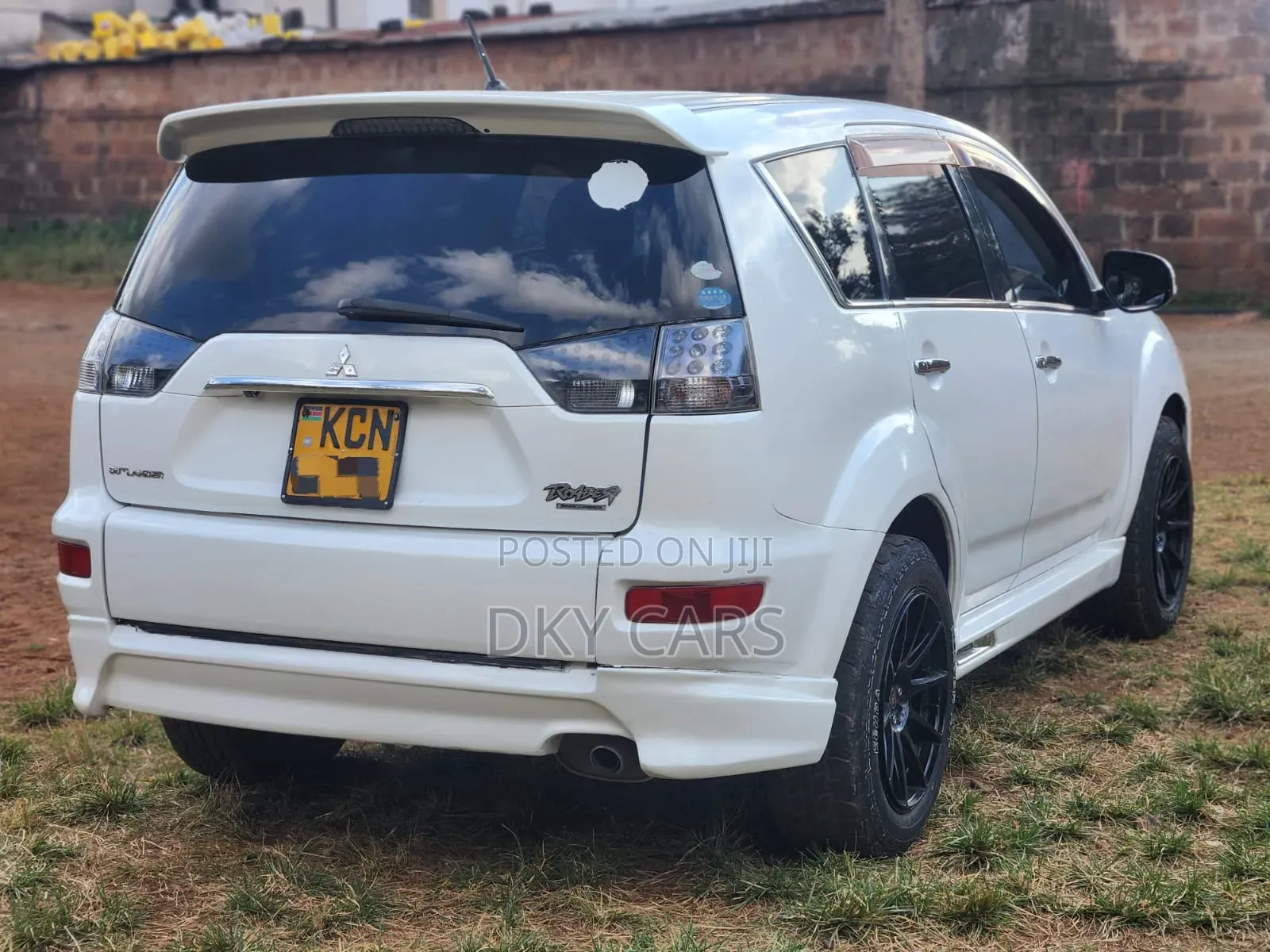 Mitsubishi Outlander 2010 White