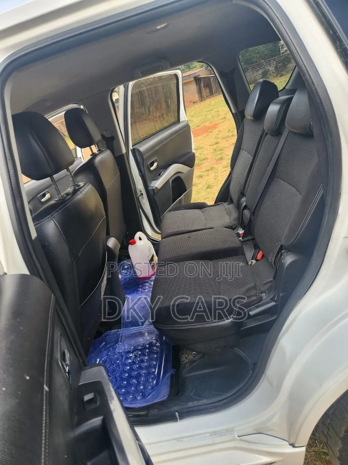 Mitsubishi Outlander 2010 White