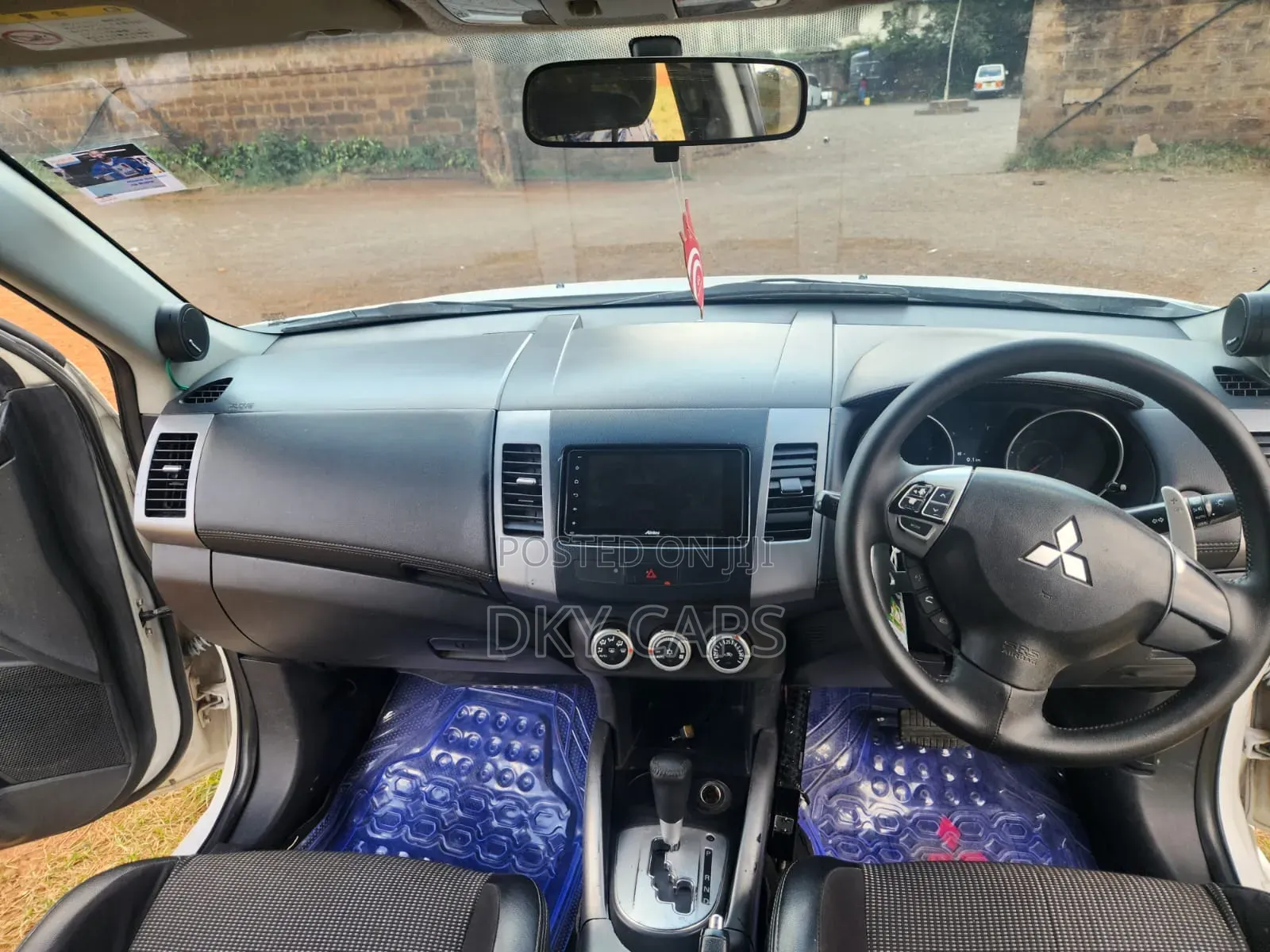Mitsubishi Outlander 2010 White