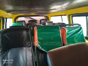 Toyota HiAce 2008 Yellow