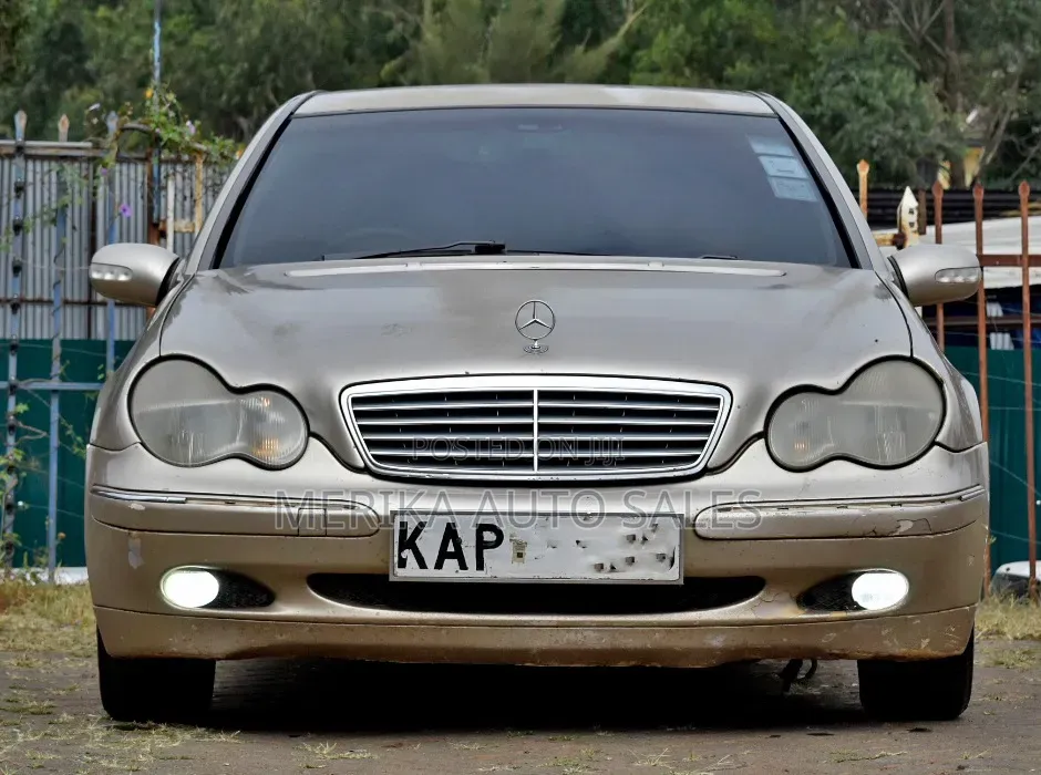 Mercedes-Benz C200 2001 Gold