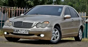 Mercedes-Benz C200 2001 Gold