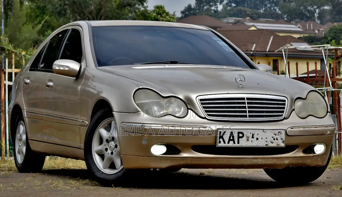 Mercedes-Benz C200 2001 Gold