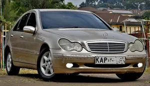 Mercedes-Benz C200 2001 Gold