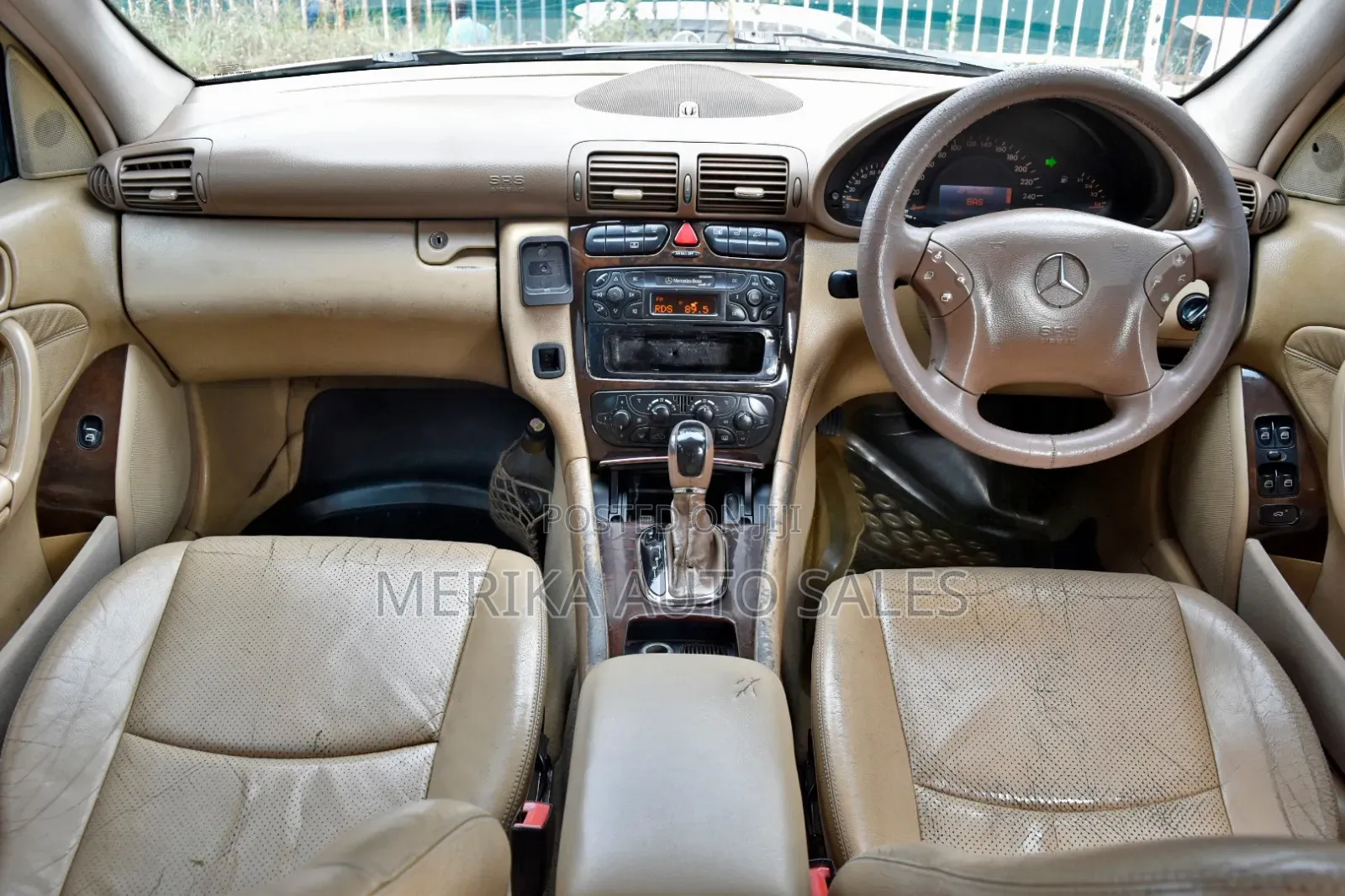 Mercedes-Benz C200 2001 Gold