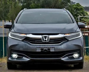 Honda Fit Shuttle 2018 Silver