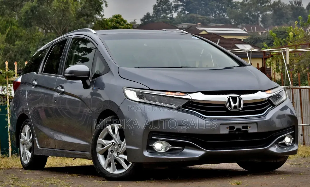 Honda Fit Shuttle 2018 Silver