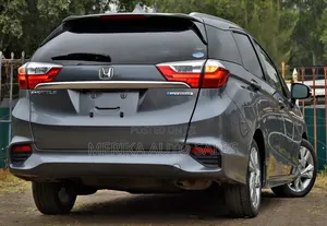 Honda Fit Shuttle 2018 Silver