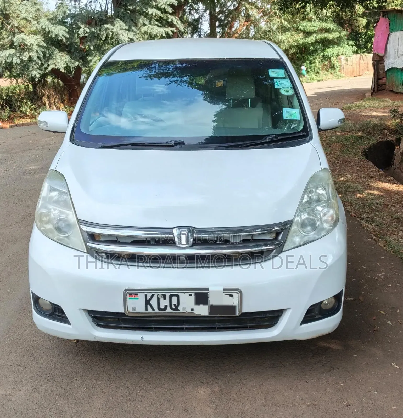 Toyota ISIS 2012 White