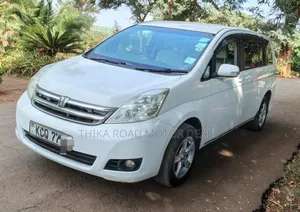 Toyota ISIS 2012 White