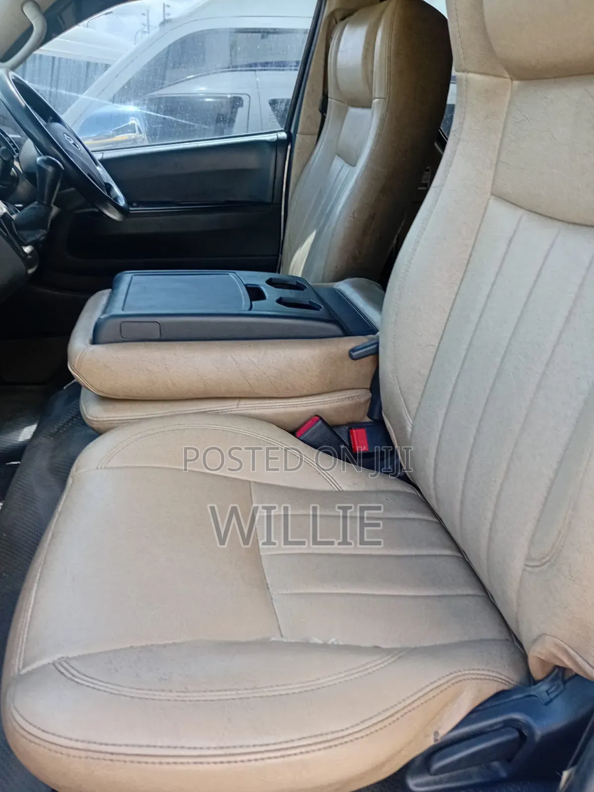 Toyota HiAce 2018 White