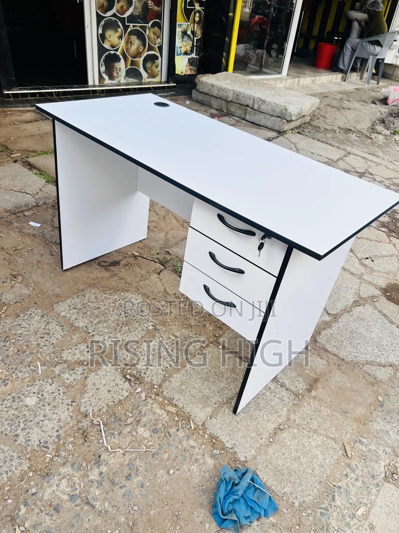 Office Desk With Lockable Drawer Executive Chair