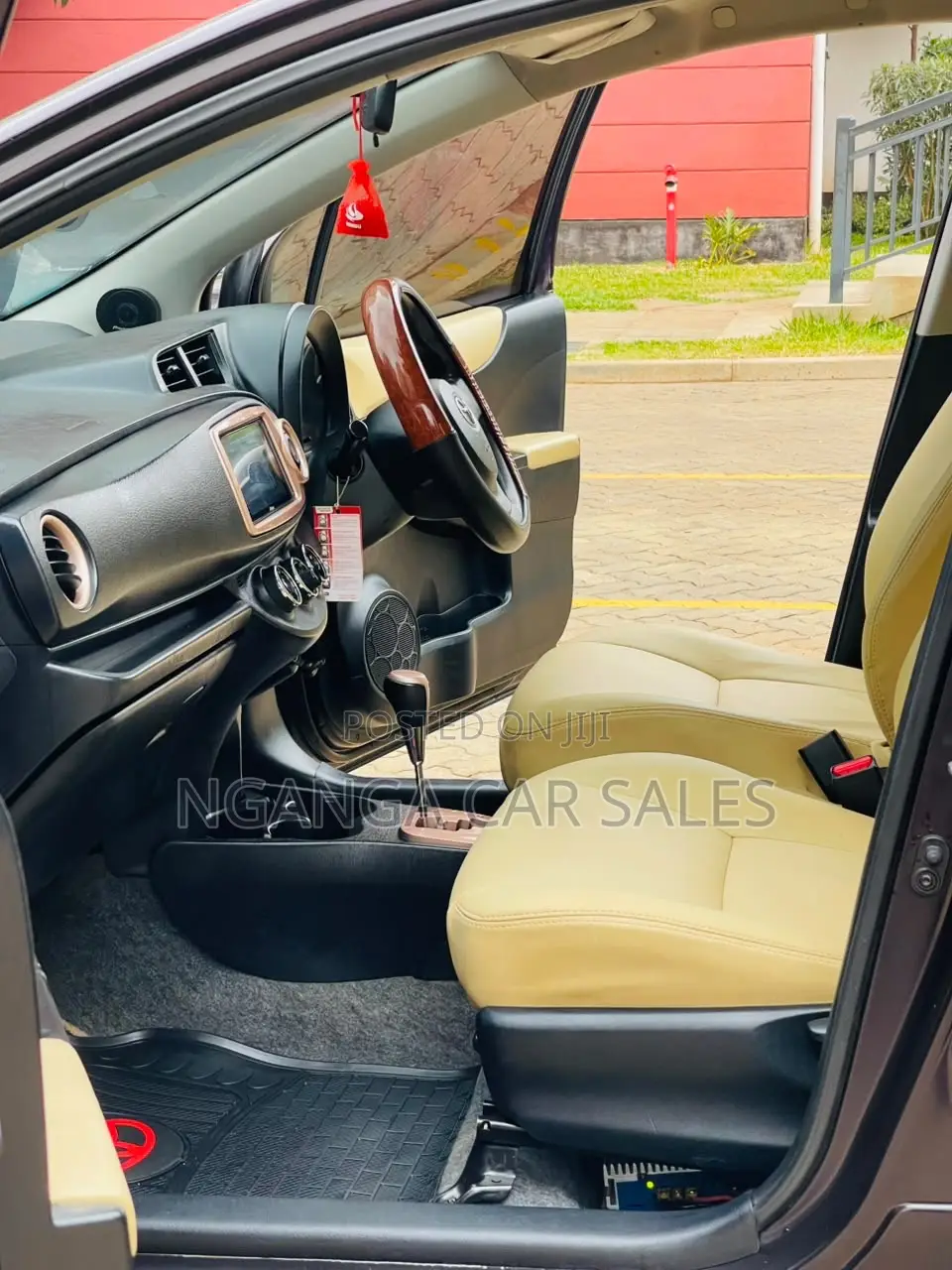 Toyota Vitz 2013 Black
