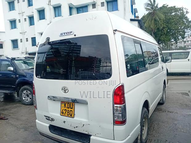 Toyota HiAce 2018 White - thumbnail 3