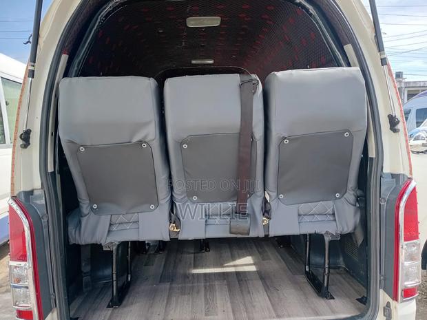 Toyota HiAce 2018 White - thumbnail 4