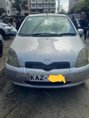 Toyota Vitz 2001 Silver