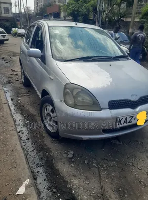 Toyota Vitz 2001 Silver
